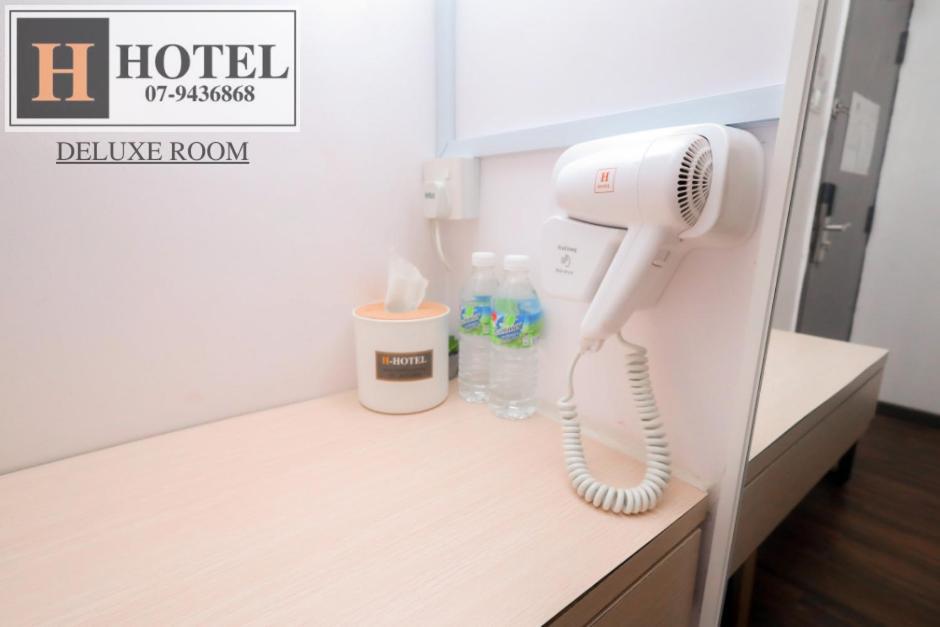 H Hotel Segamat Buitenkant foto
